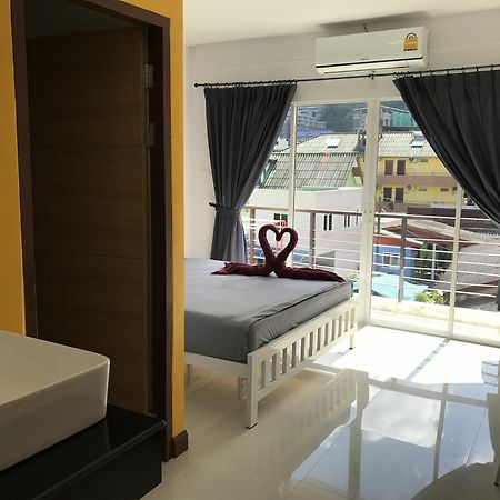 Bedbox Guesthouse And Hostel Patong Bagian luar foto