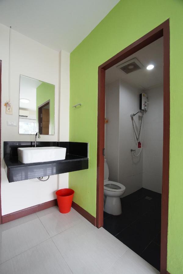 Bedbox Guesthouse And Hostel Patong Bagian luar foto