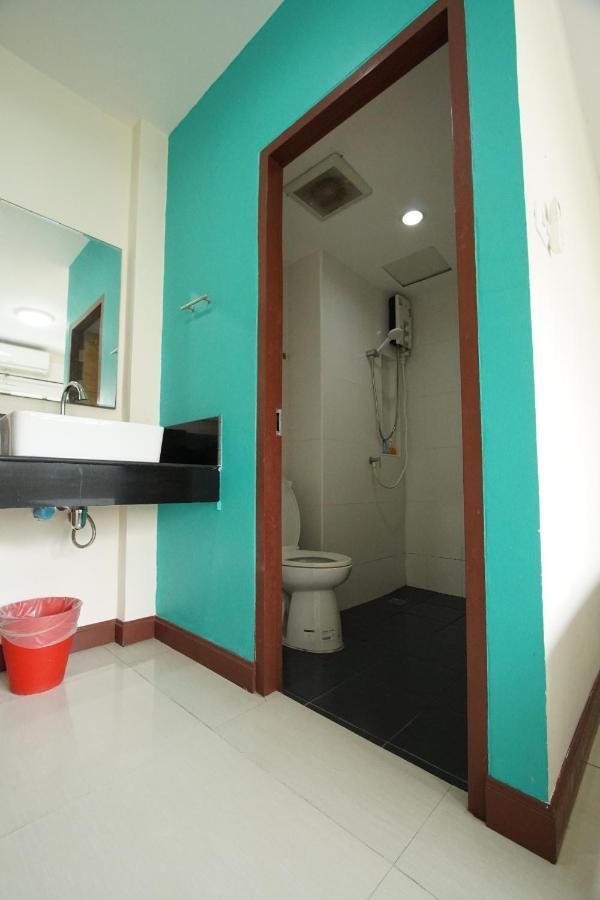 Bedbox Guesthouse And Hostel Patong Bagian luar foto