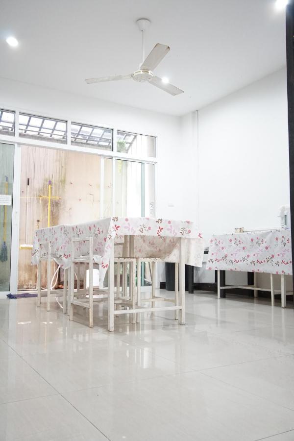 Bedbox Guesthouse And Hostel Patong Bagian luar foto