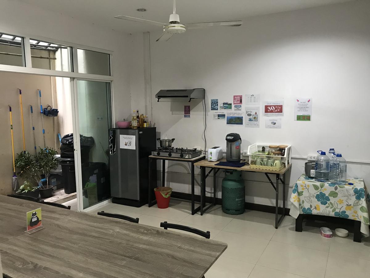 Bedbox Guesthouse And Hostel Patong Bagian luar foto