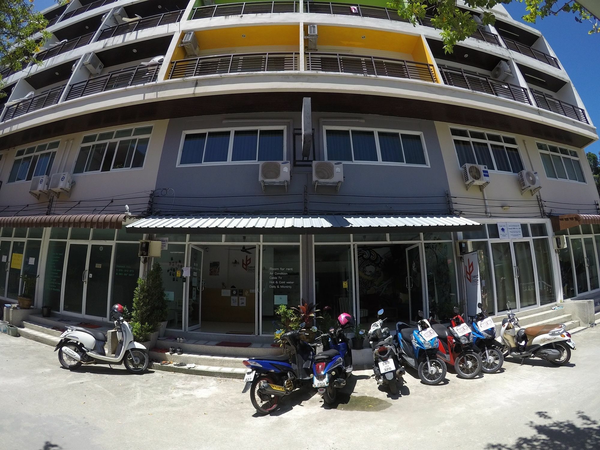 Bedbox Guesthouse And Hostel Patong Bagian luar foto