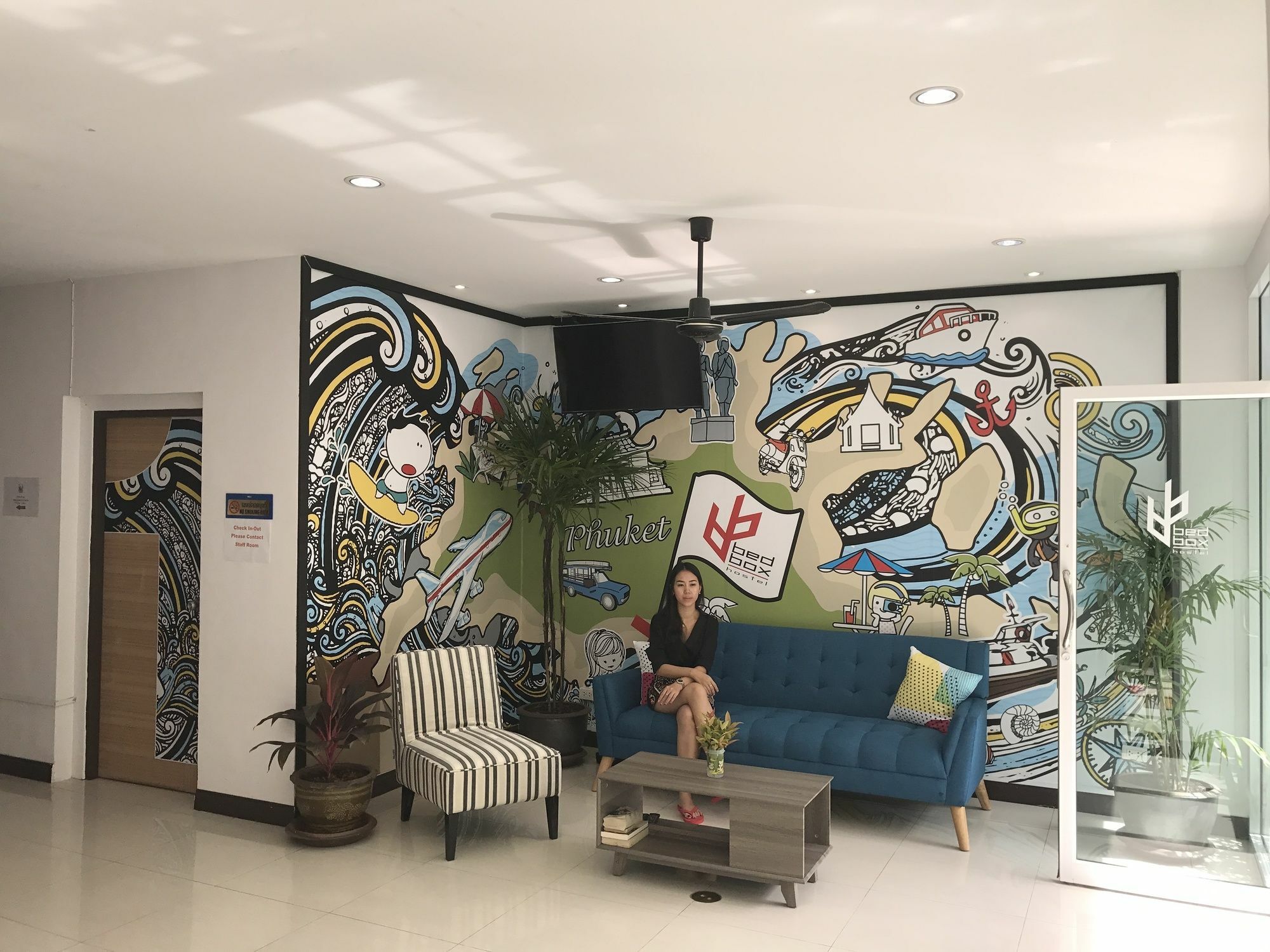 Bedbox Guesthouse And Hostel Patong Bagian luar foto